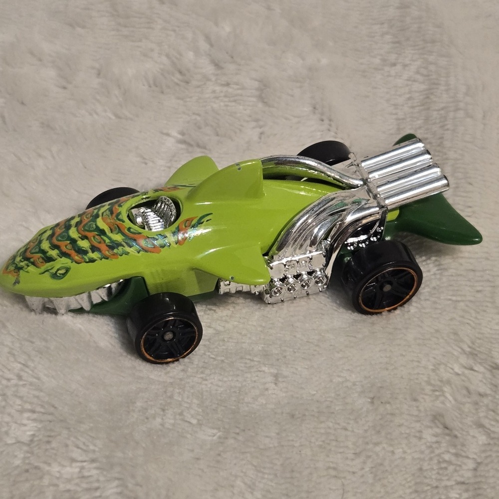 Mattel Hot Wheels HW City Sharkcruiser 1:64 Toy Car Vehicle 2011 Green‎
